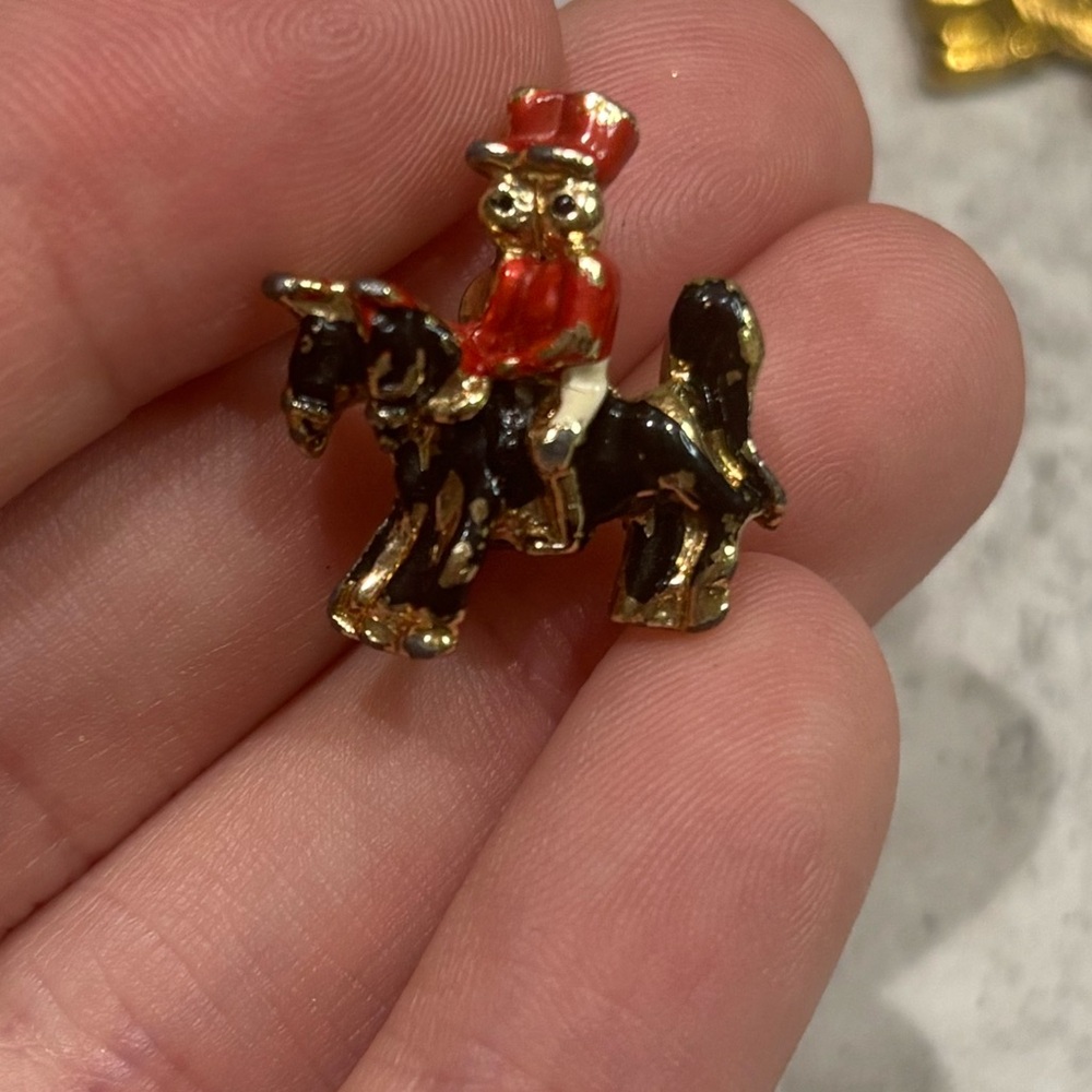 Vintage Enamal Brooch Pin Horse Soldier Good Tone Figural Man Animal MCM